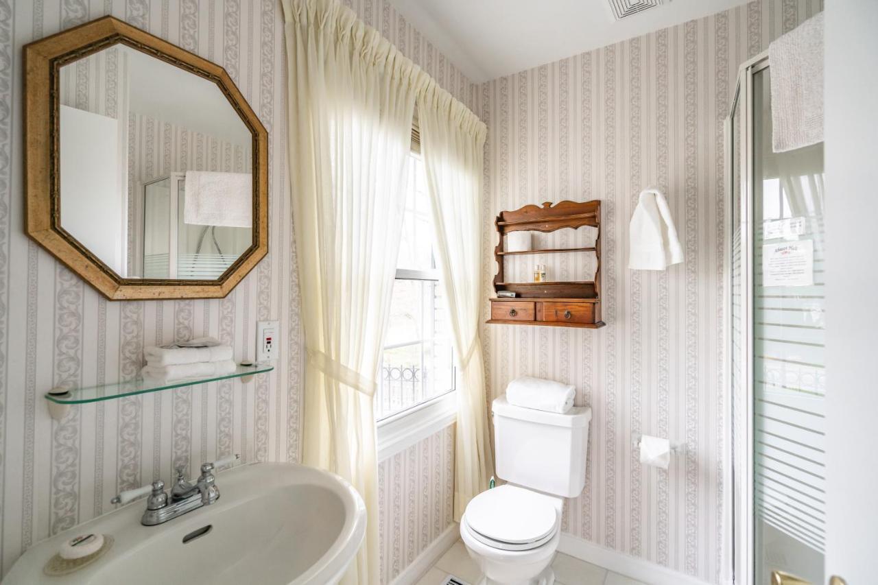 Abacot Hall Bed & Breakfast 나이아가라온더레이크 외부 사진